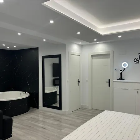 Black And White Suite Cervantes Castro Urdiales Extérieur photo